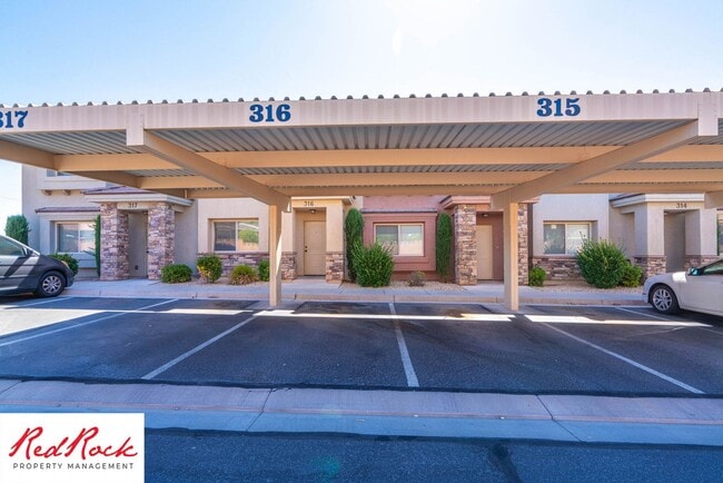 Building Photo - 3 Bedroom Townhome Near Freeway & Shopping