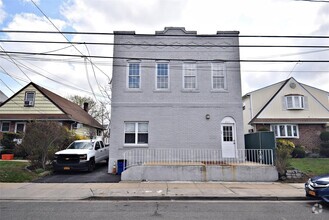 Building Photo - 221 Lehrer Ave
