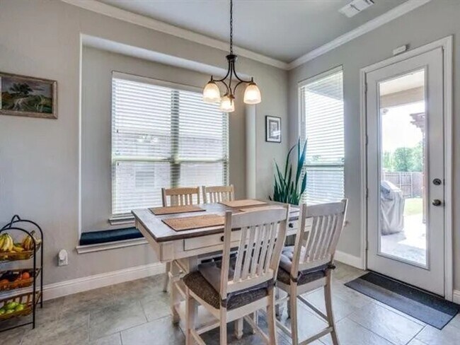 Building Photo - 321 Valentino Wy