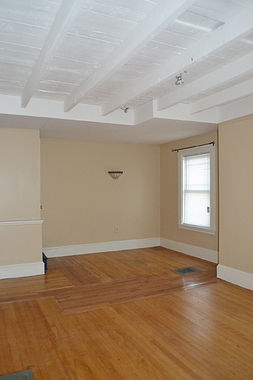 Building Photo - $1450 - 2BRM - 900ft2 - Bangor – Cumberlan...