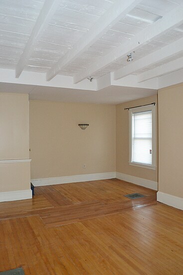 Building Photo - $1600 - 2BRM - 900ft2 - Bangor – Cumberlan...