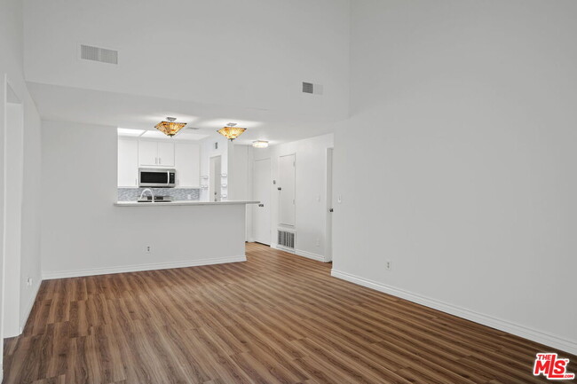 Building Photo - 3231 Cheviot Vista Pl