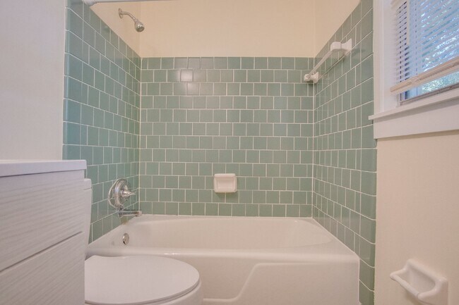 Building Photo - Centrally Located Pensacola 3BR/2BA Home Near Cordova Mall, Pensacola International Airport, Hosp...