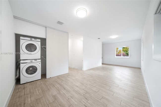 Building Photo - 1117 SW 13th St