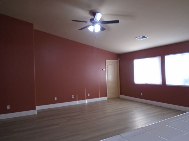 Building Photo - NORTHWEST 4 BEDROOM !!! Application Pending