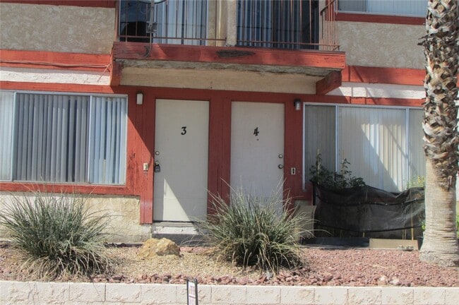 Building Photo - 1085 Chaparral Dr