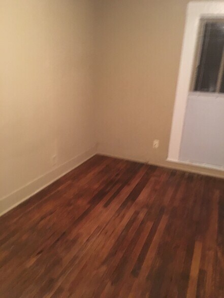 Building Photo - 208 Muller St