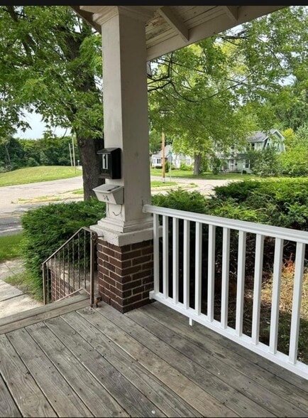 Building Photo - 1605 Kearsley Park Blvd