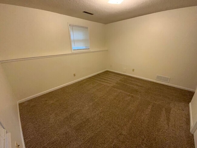Building Photo - 207-207 Briarcrest Ct