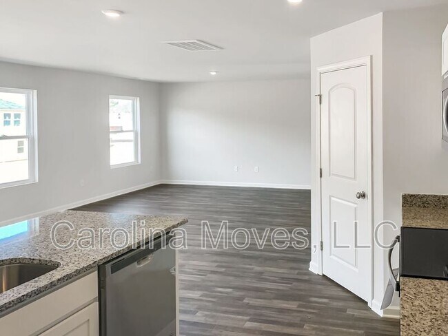 Building Photo - 667 Farmstead Trail