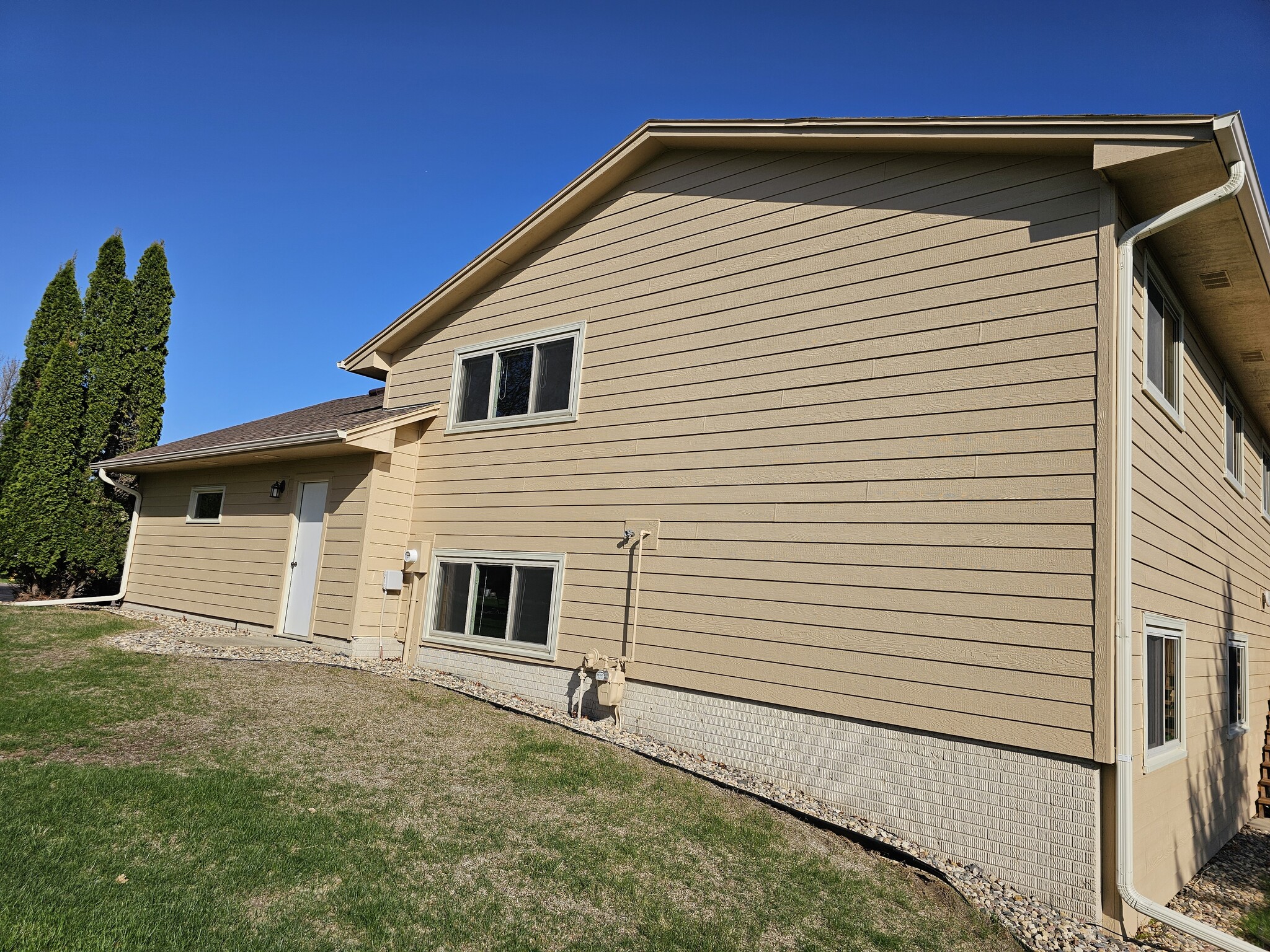 Building Photo - 4601 E Hanna Cir