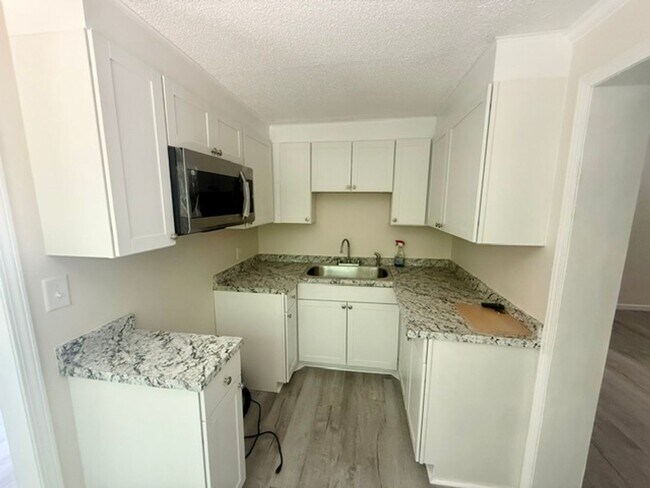 Building Photo - Two bedroom, 2 bath house in Burlington-Coming soon