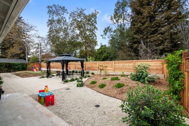 Building Photo - 3116 Calle Fresno