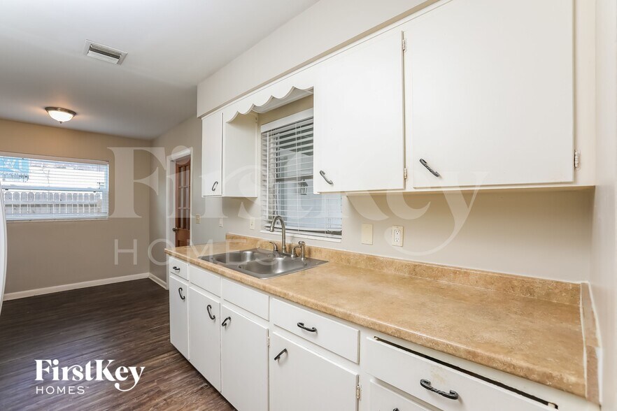 Building Photo - 1381 Viburnum Ln