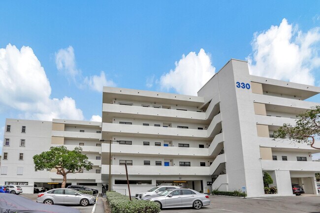 Building Photo - 330 SE 20th Ave