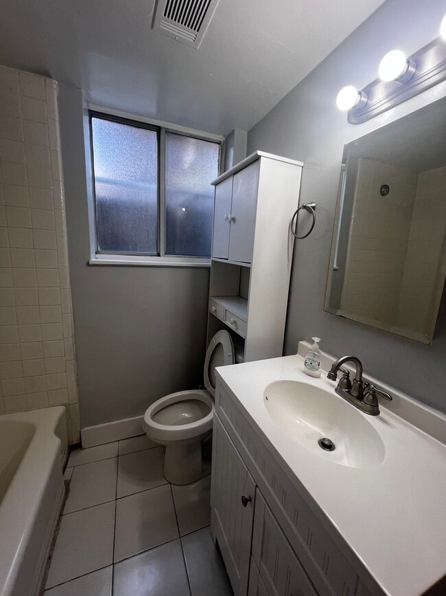 Building Photo - 6th Avenue Apartments