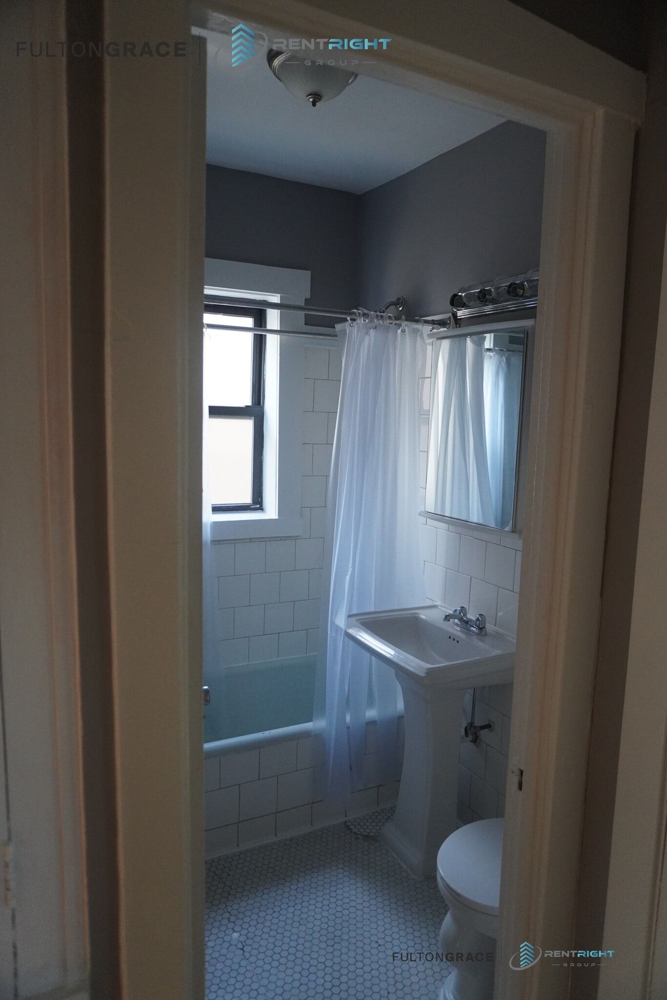 Building Photo - 1700-1710 W Albion