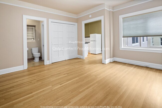 Building Photo - Classic Nob Hill Studio with Courtyard Acc...