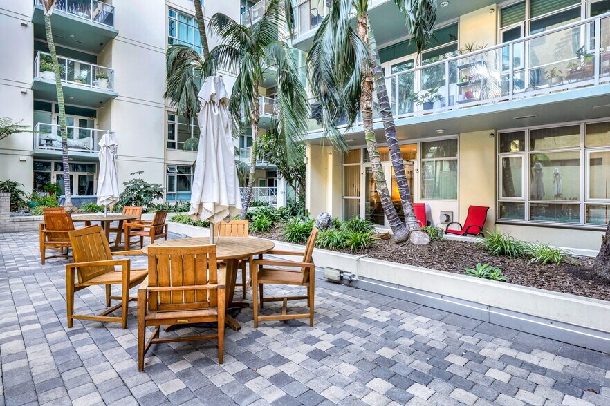 Building Photo - 850 Beech St