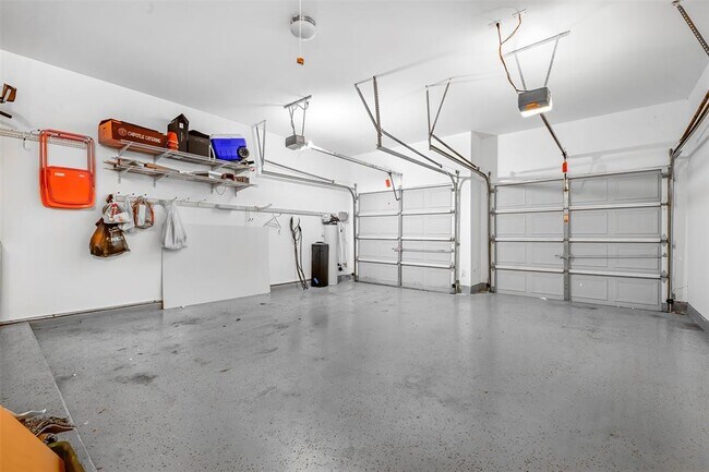 Building Photo - 300 Southern Cross Dr