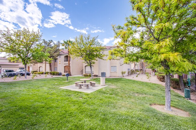 Building Photo - 7885 W Flamingo Rd