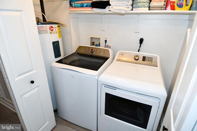 Building Photo - 10049 Meleen Dr