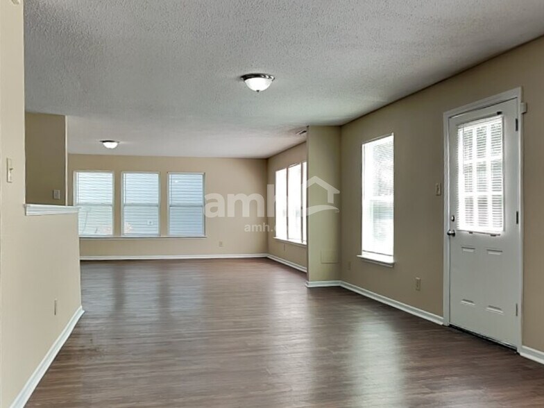 Building Photo - 10421 Parmer Cir