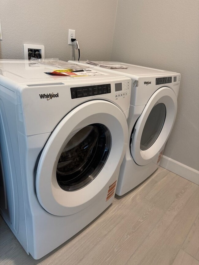 Building Photo - 1521 Golf Club Dr