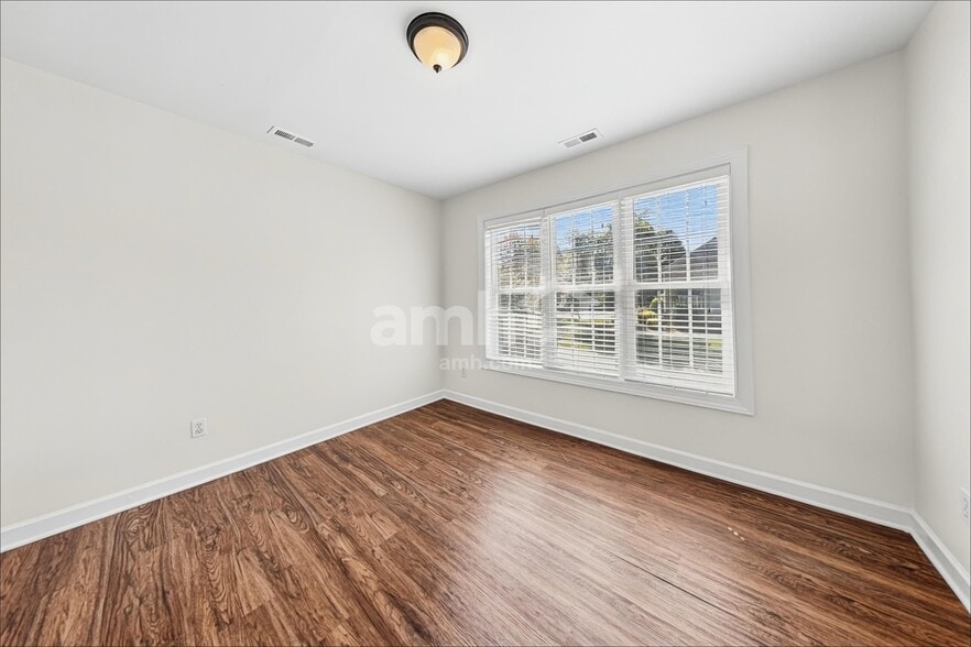 Building Photo - 4030 Belle Meade Cir