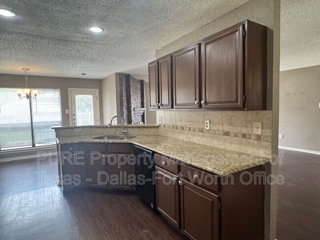 Building Photo - 1404 Straus Rd