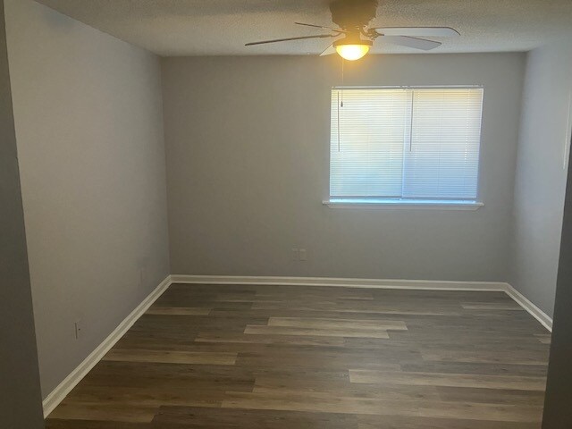 Building Photo - 601 Battery Ln