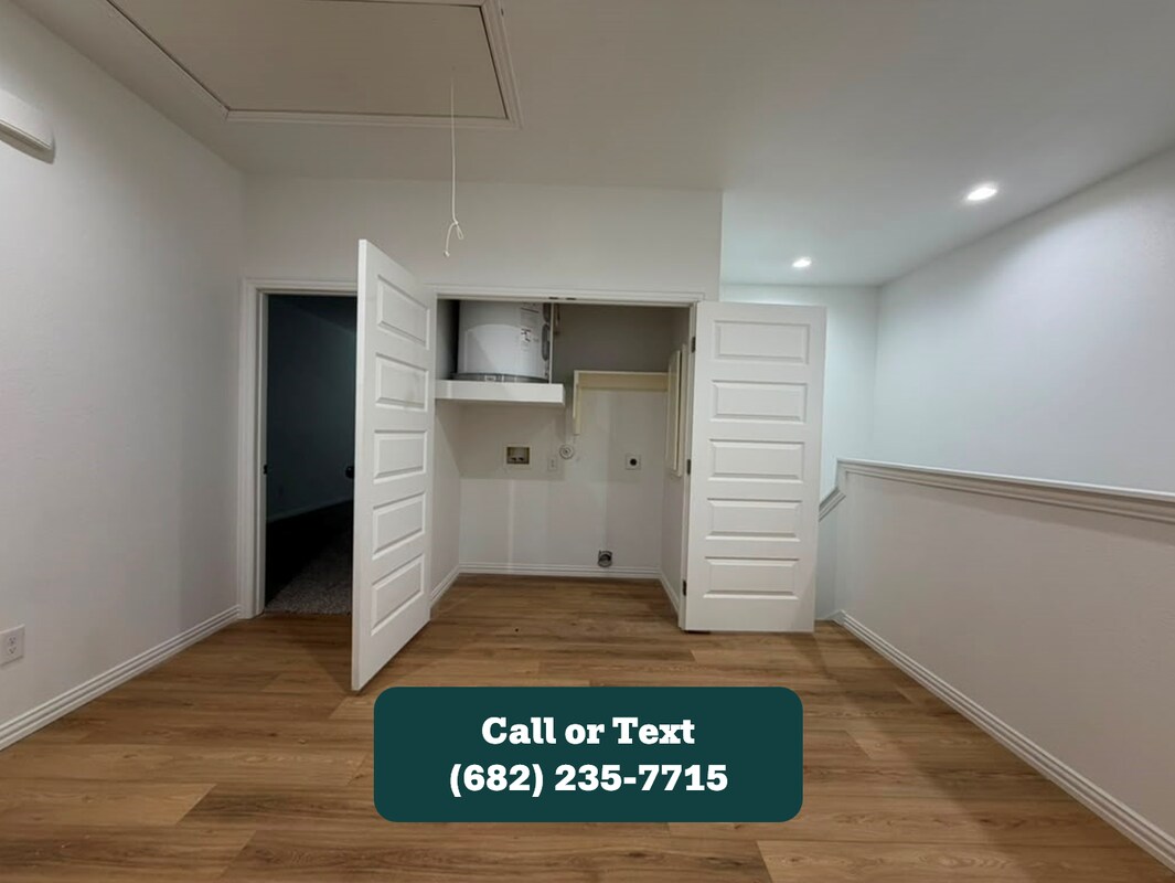 Building Photo - 6800 Oak Crest Dr W