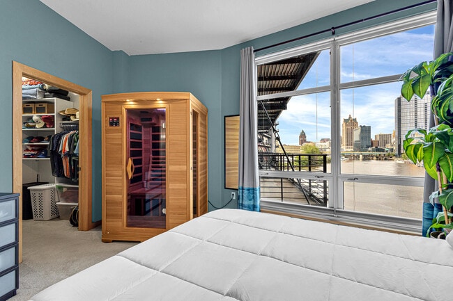 Building Photo - 106 W Seeboth St