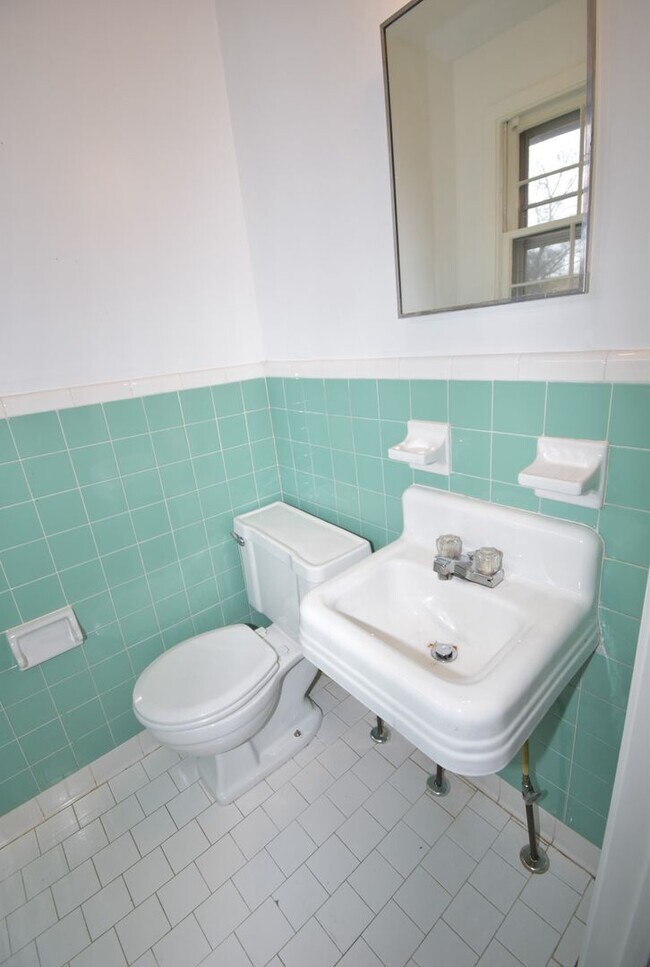 Building Photo - 3 Bedroom Pet Friendly Home For Rent!