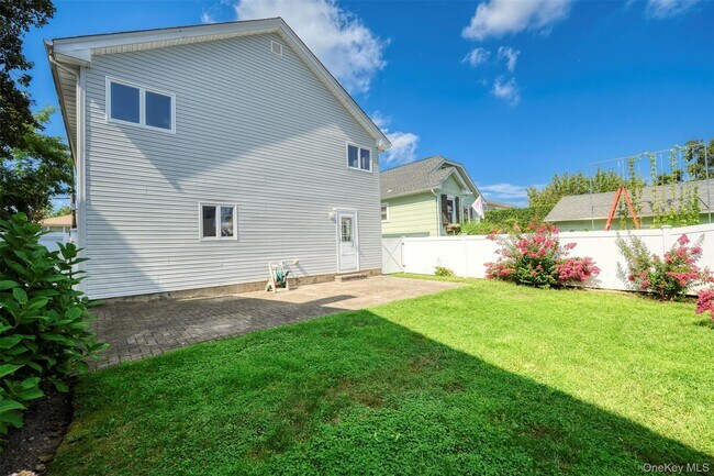 Building Photo - 11 7th St