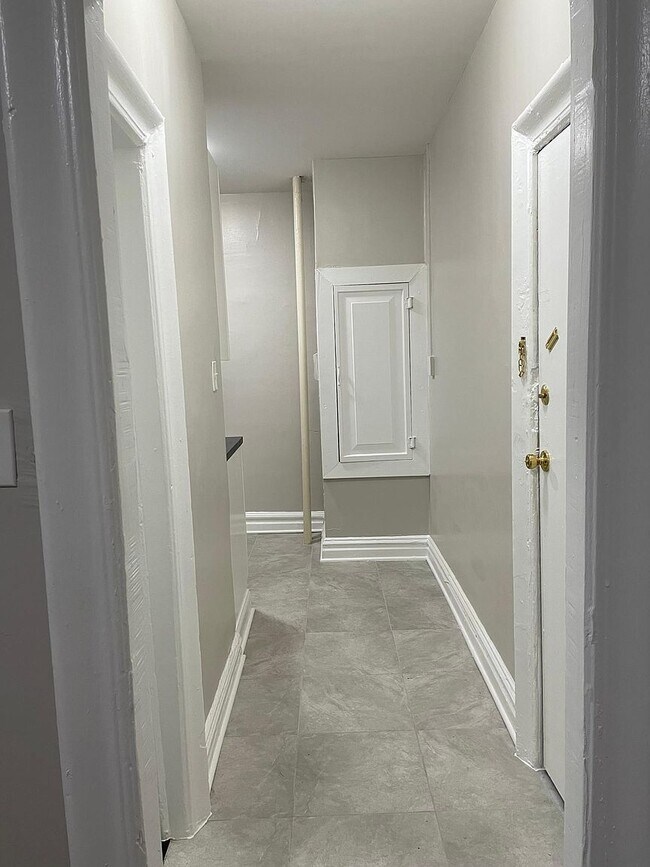 Building Photo - 125 Corbin Ave