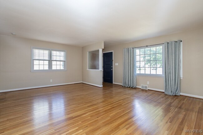 Building Photo - 2470 Eggert Rd