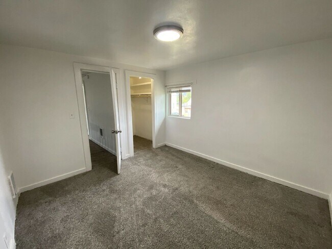 Building Photo - 452 Alder St
