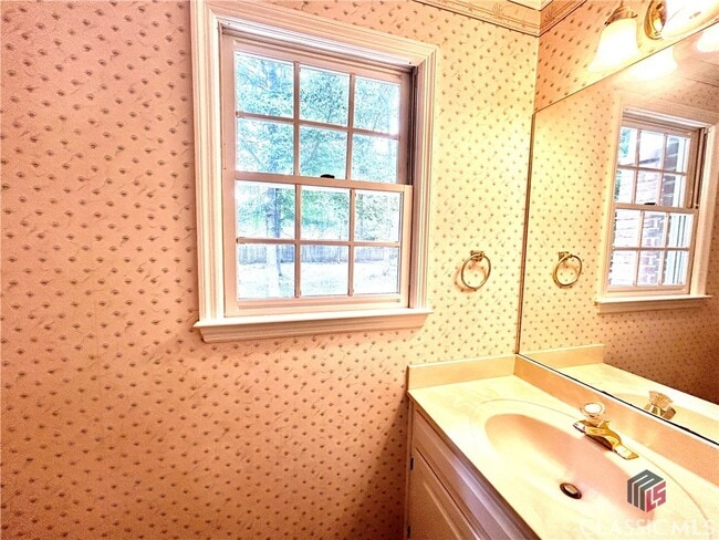 Building Photo - 120 Cedar Springs Pl