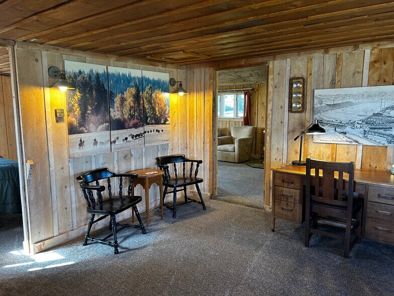 Building Photo - 810 Watt Canyon Rd