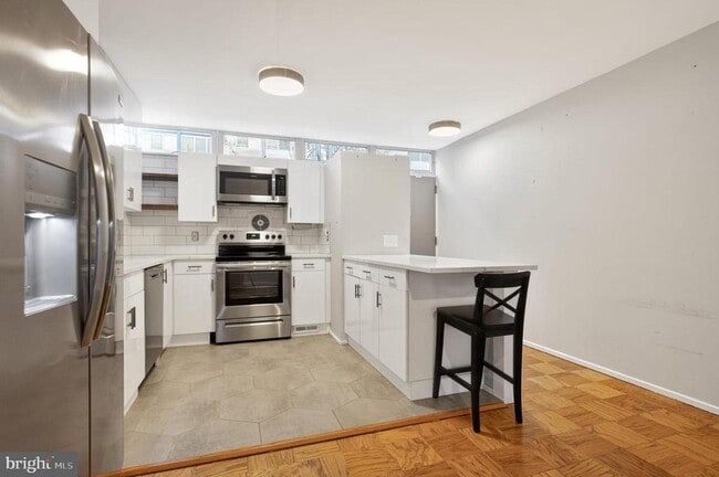 Building Photo - 302 N St SW