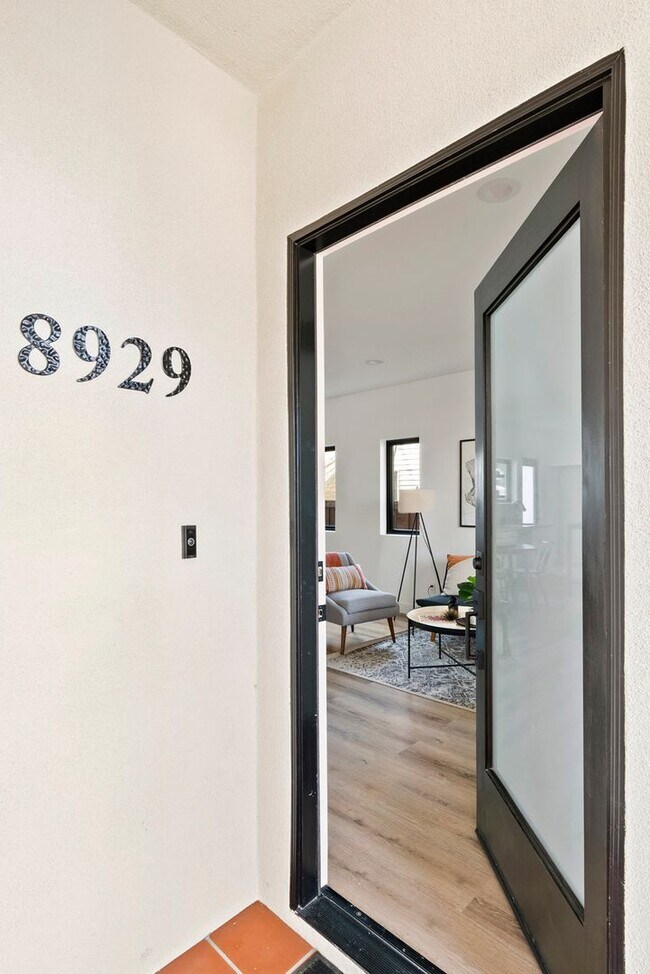 Building Photo - Stunning brand new construction, modern lu...