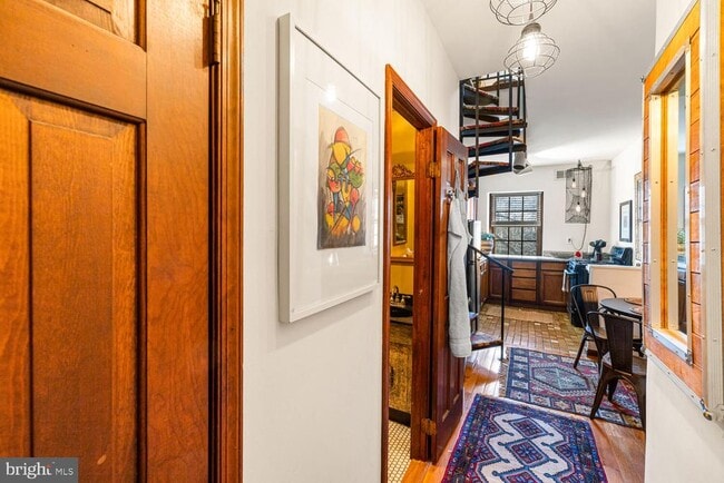 Building Photo - 516 S 3rd St