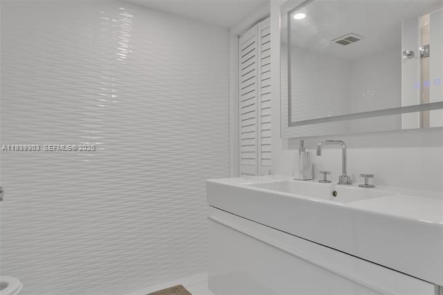 Building Photo - 5701 Collins Ave