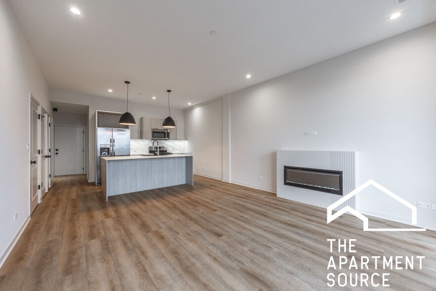 Building Photo - 6340 W Belmont Ave