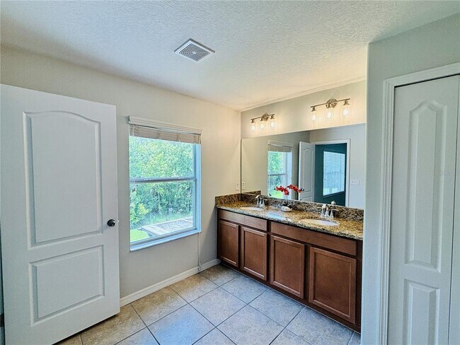 Building Photo - 11155 Savannah Landing Cir