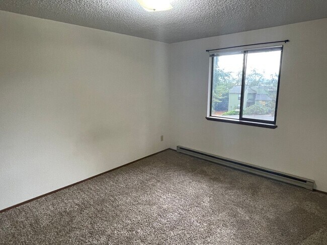 Building Photo - ***PENDING APPLICATION***Cozy 1 Bedroom Apartment Close to Schools and Base