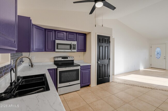 Building Photo - 33665 S Incline Dr