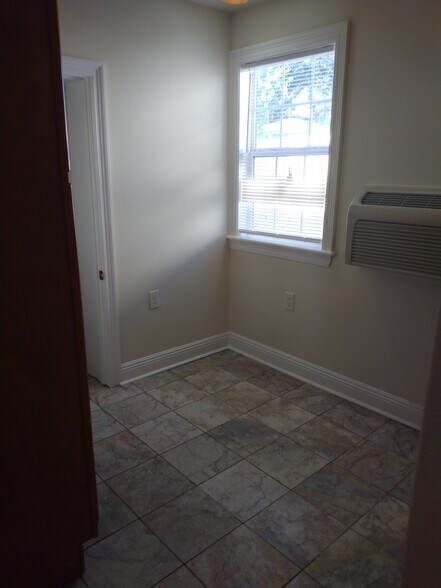 Building Photo - 2217 Napoleon Ave