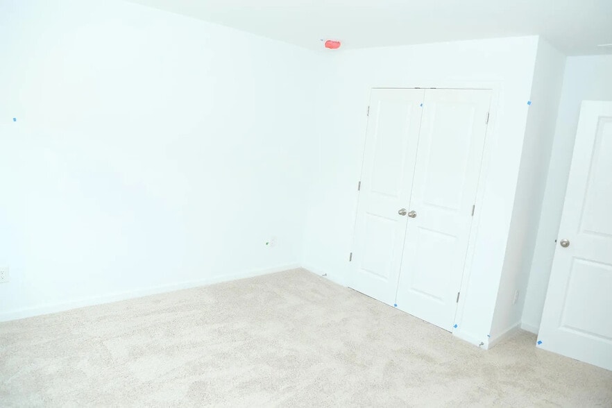 Building Photo - Room in Townhome on Thornton Dr